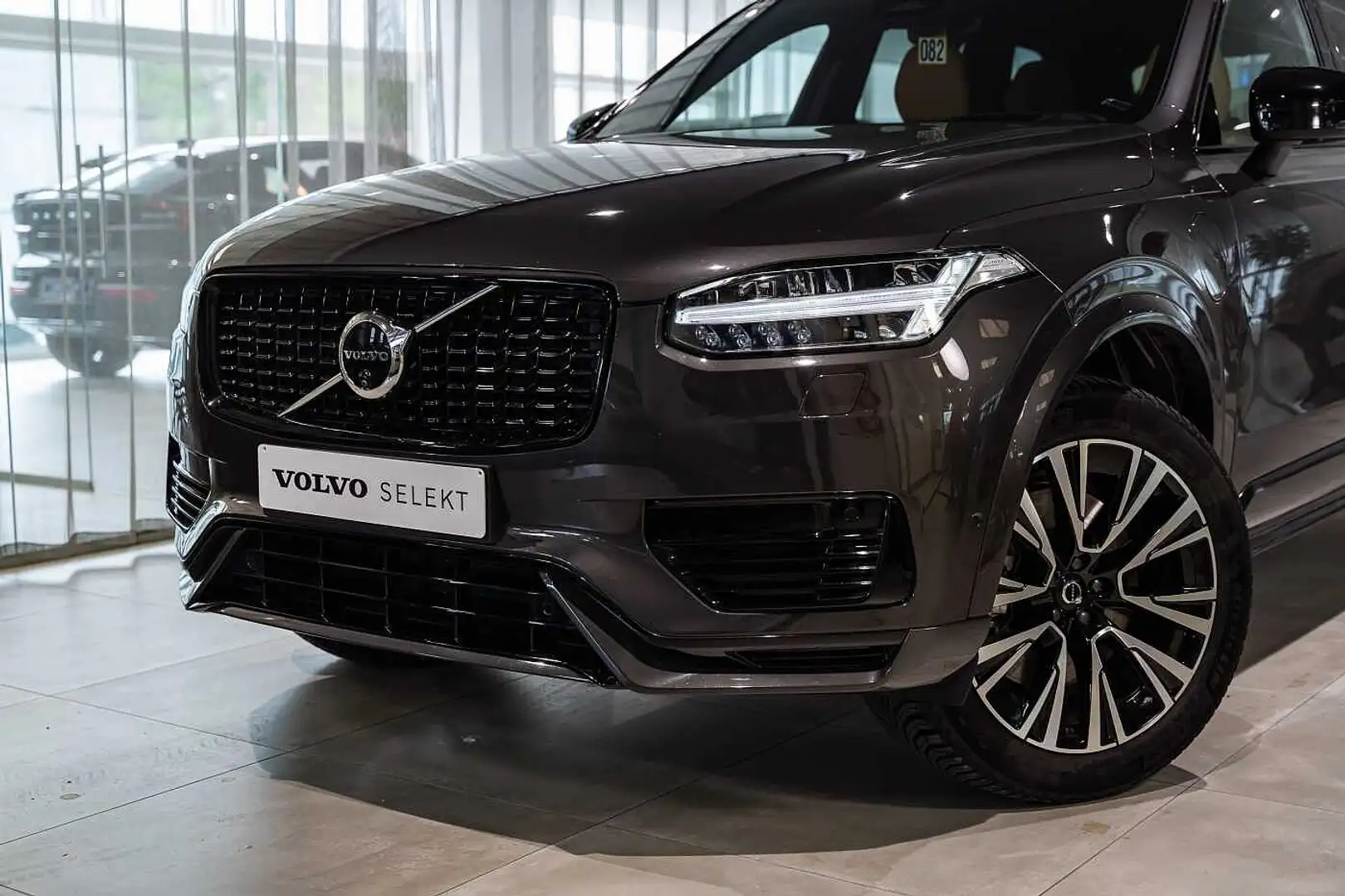Volvo XC90 Ultimate, T8 AWD Plug-in hybrid, 7p Grijs - 2