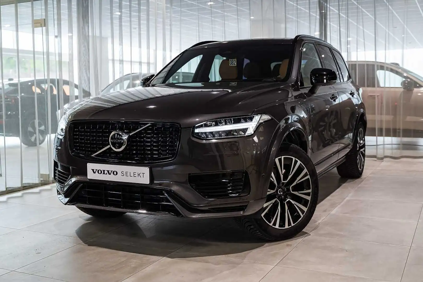 Volvo XC90 Ultimate, T8 AWD Plug-in hybrid, 7p Grijs - 1