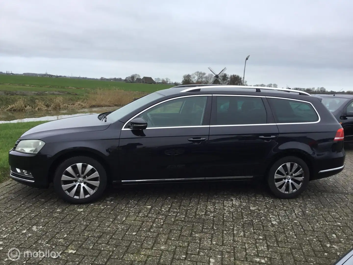 Volkswagen Passat Variant 1.6 TDI Comfort Executive Line Schwarz - 2