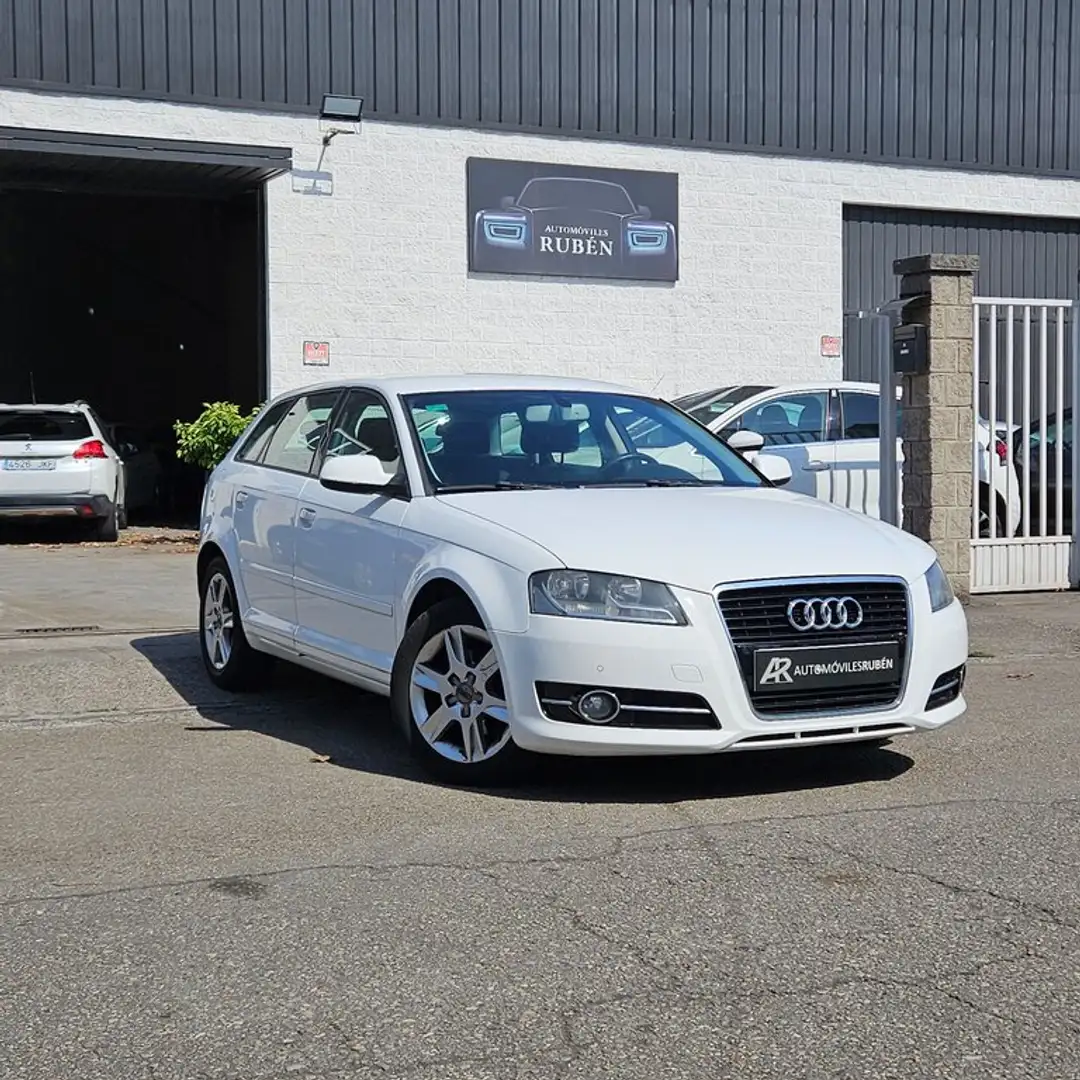 Audi A3 Sportback 1.6TDI Ambition 105 Blanco - 1
