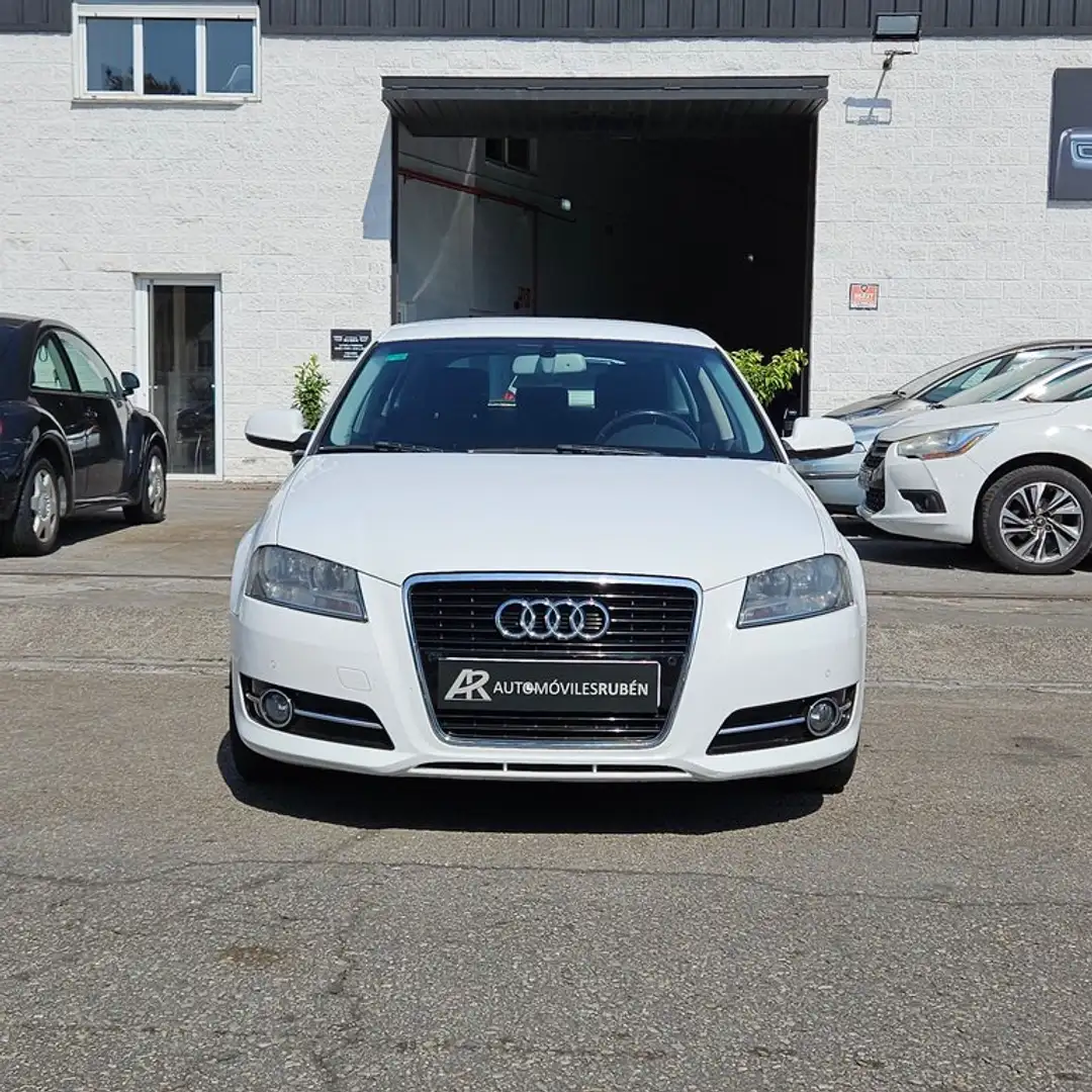 Audi A3 Sportback 1.6TDI Ambition 105 Blanco - 2