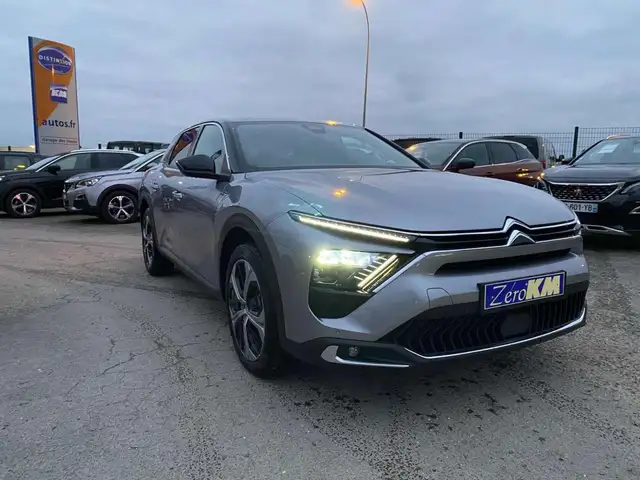 Citroen C5 X view 2