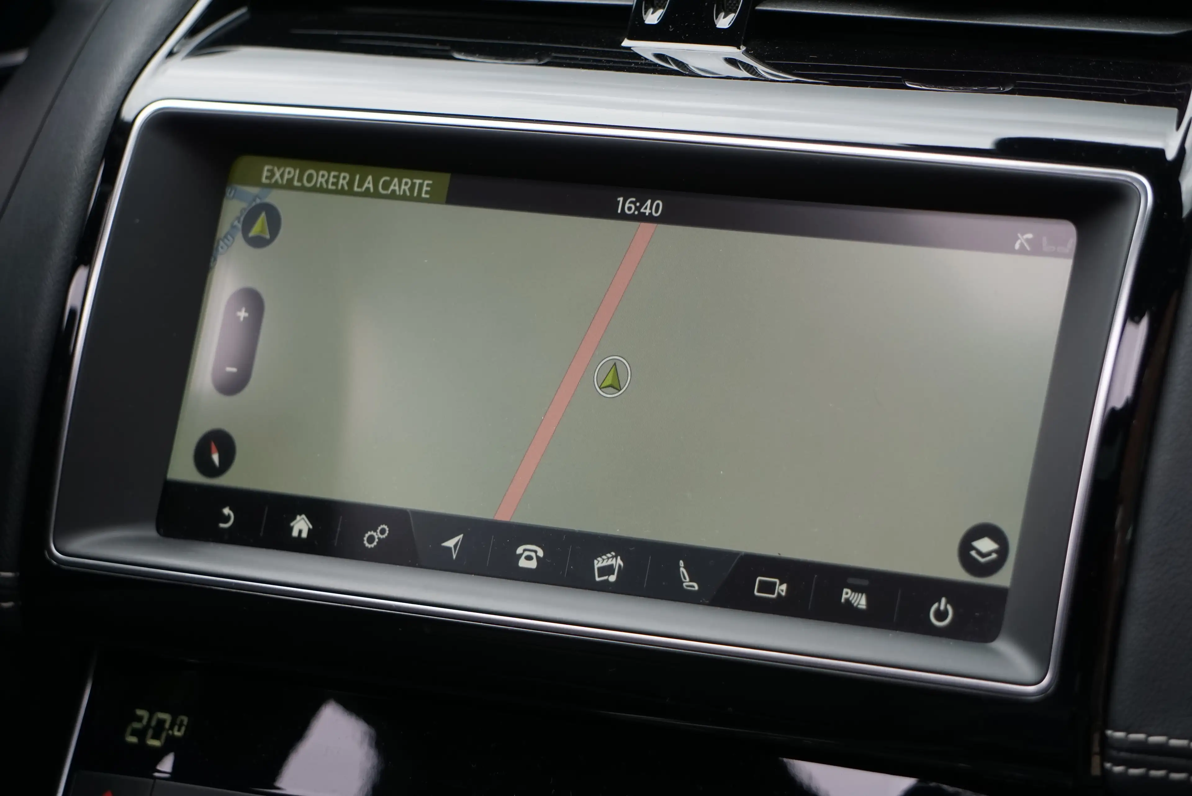 Jaguar XE 2.0D R-SPORT AUTO PANO NAVI-PRO XENON CAM CARNET — photo 14