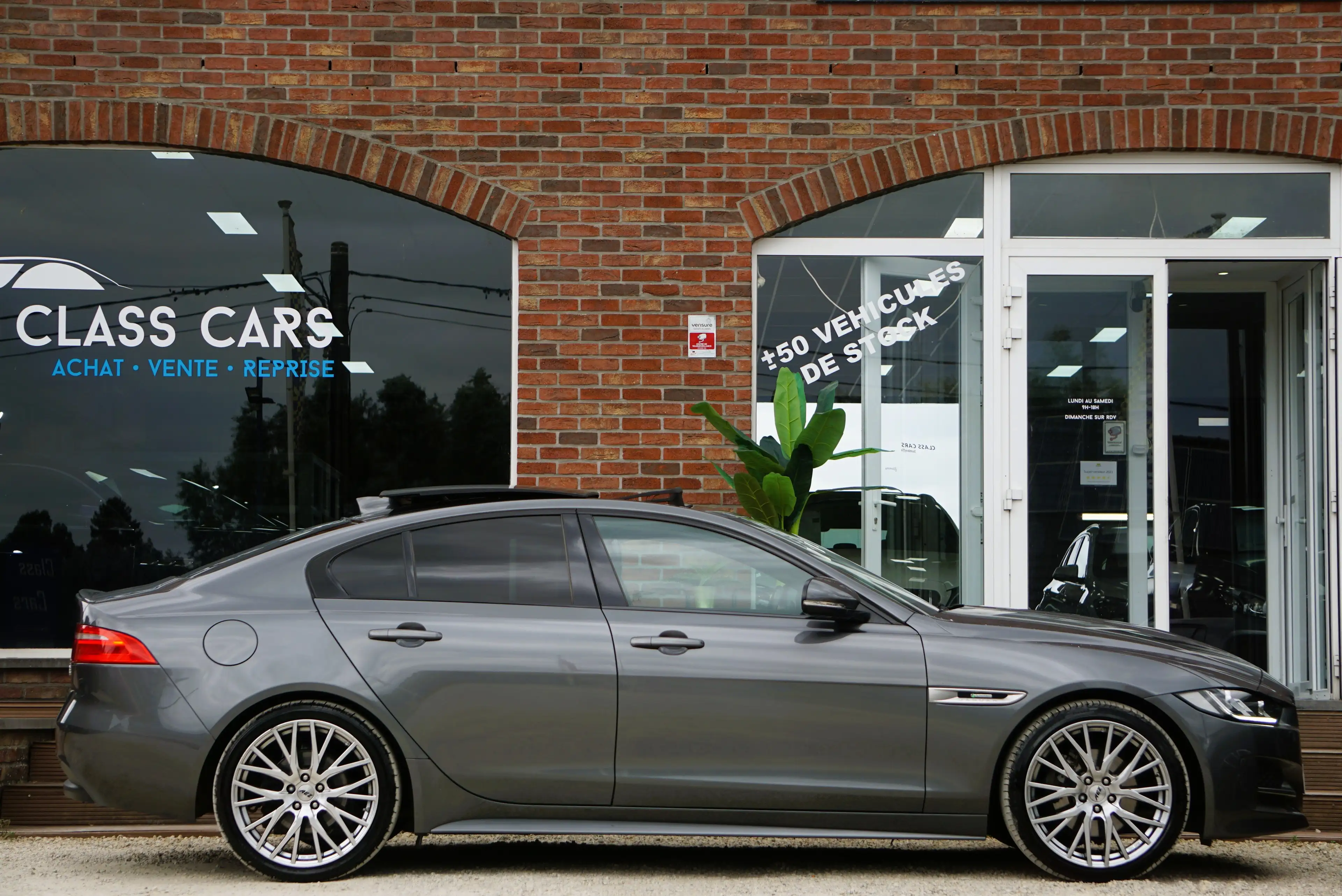 Jaguar XE 2.0D R-SPORT AUTO PANO NAVI-PRO XENON CAM CARNET — photo 5