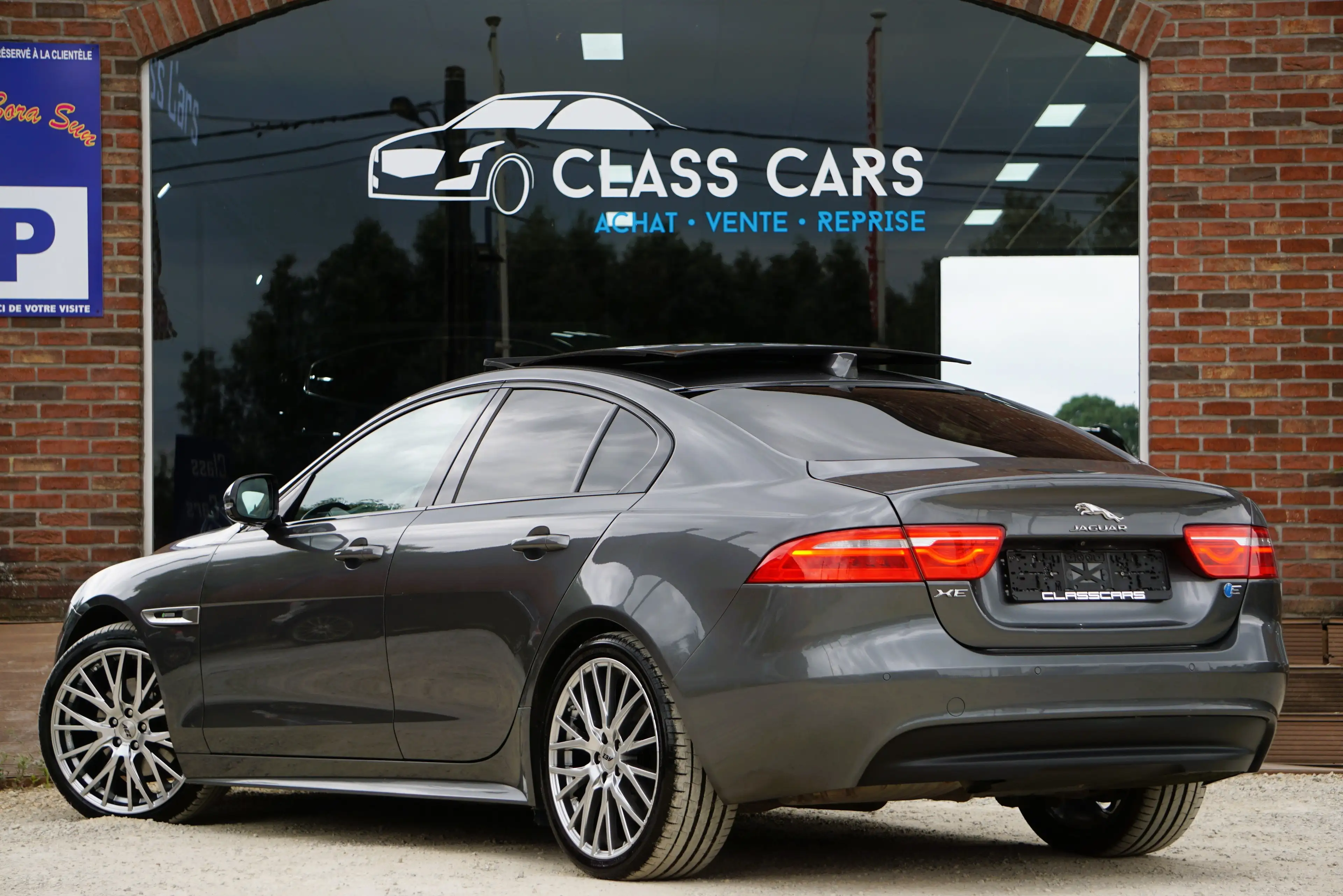 Jaguar XE 2.0D R-SPORT AUTO PANO NAVI-PRO XENON CAM CARNET — photo 4