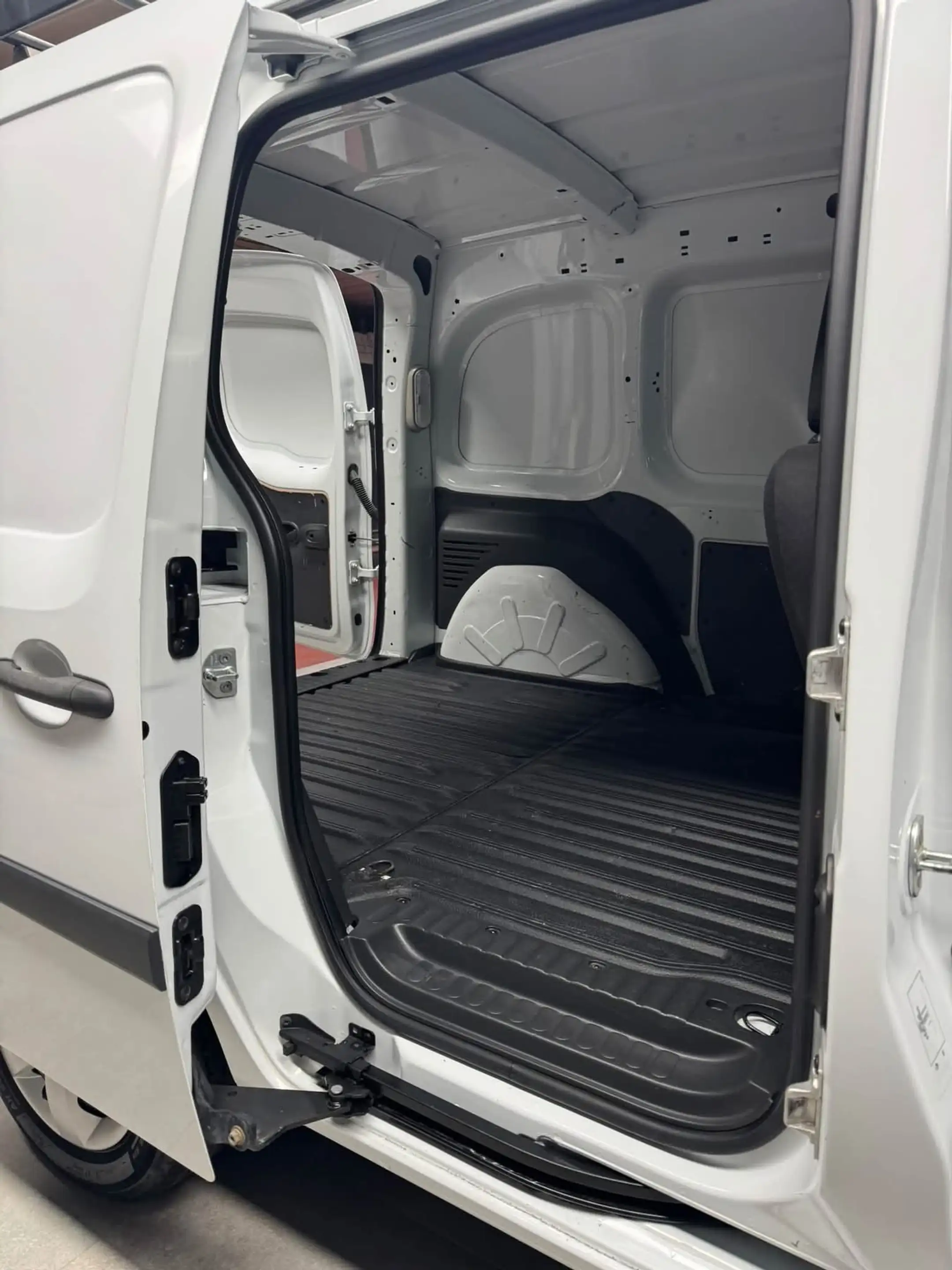 Renault Kangoo Kangoo 1.2 TCe Utilitaire 2 places **12 mois de garantie** — photo 15
