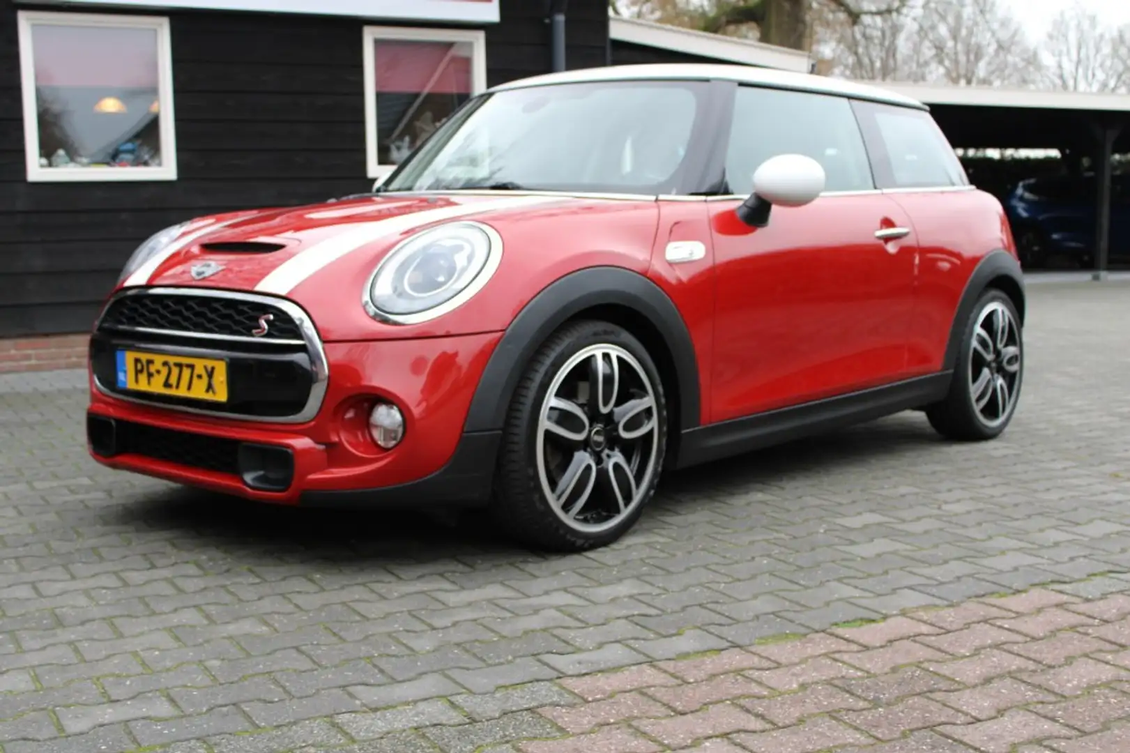 MINI Cooper S 2.0 COOPER S Chilli Serious Business Automaat 191P Rosso - 2