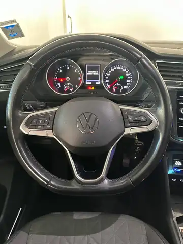 Volkswagen Tiguan view 6