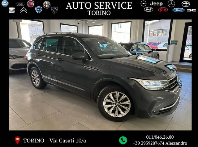 Volkswagen Tiguan view 3