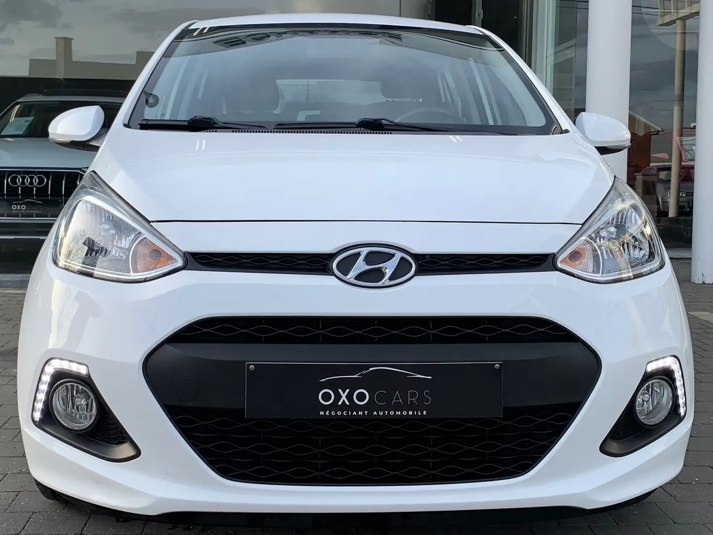 Hyundai i10 1.0i / Boite Auto / Airco / Gps / CarPlay / PDC / Wit - 2