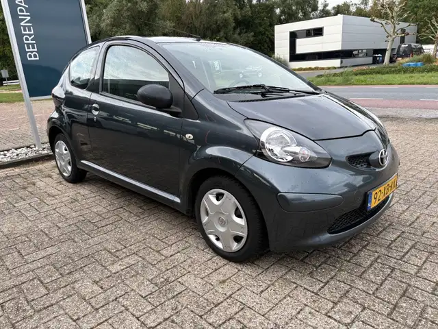 Toyota Aygo view 3