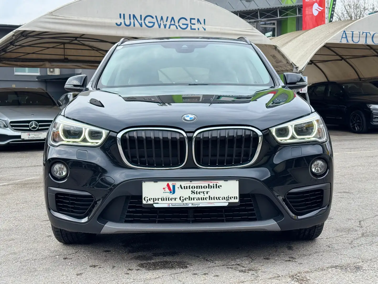 BMW X1 sDrive18d Advantage+R-Kamera+Anhängerkupplung Schwarz - 2