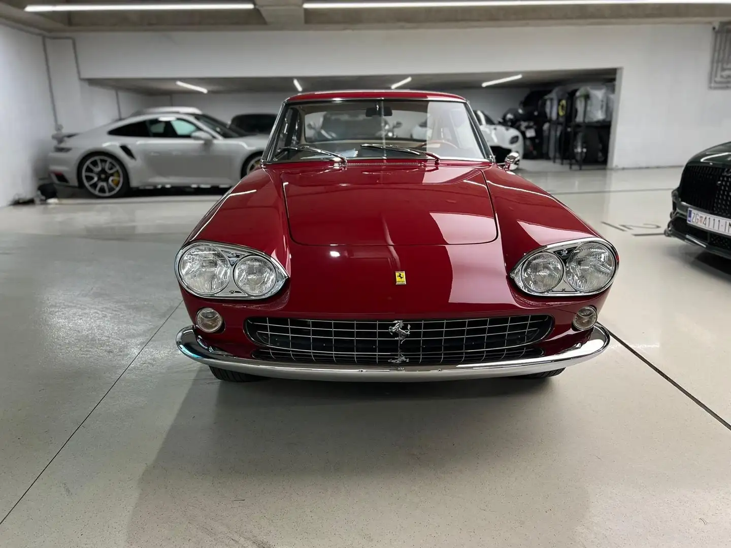 Ferrari 330 GT 2+2 - 1