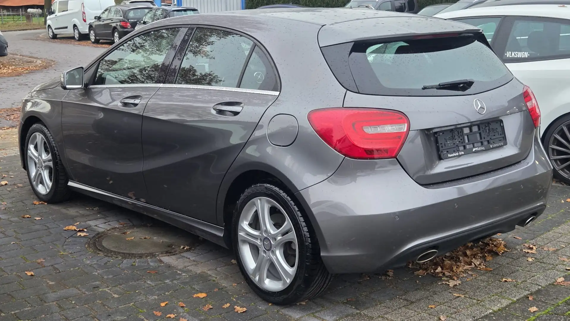Mercedes-Benz A 180 A 180 BlueEfficiency URBAN Automatik Xenon Gris - 2