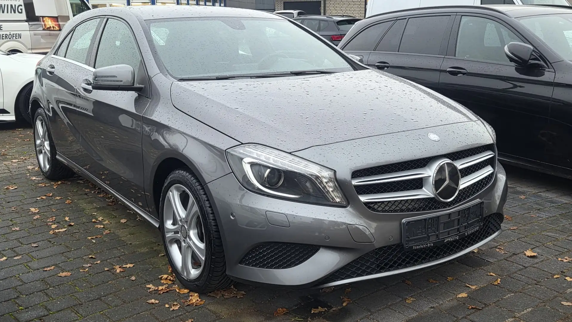 Mercedes-Benz A 180 A 180 BlueEfficiency URBAN Automatik Xenon Gris - 1