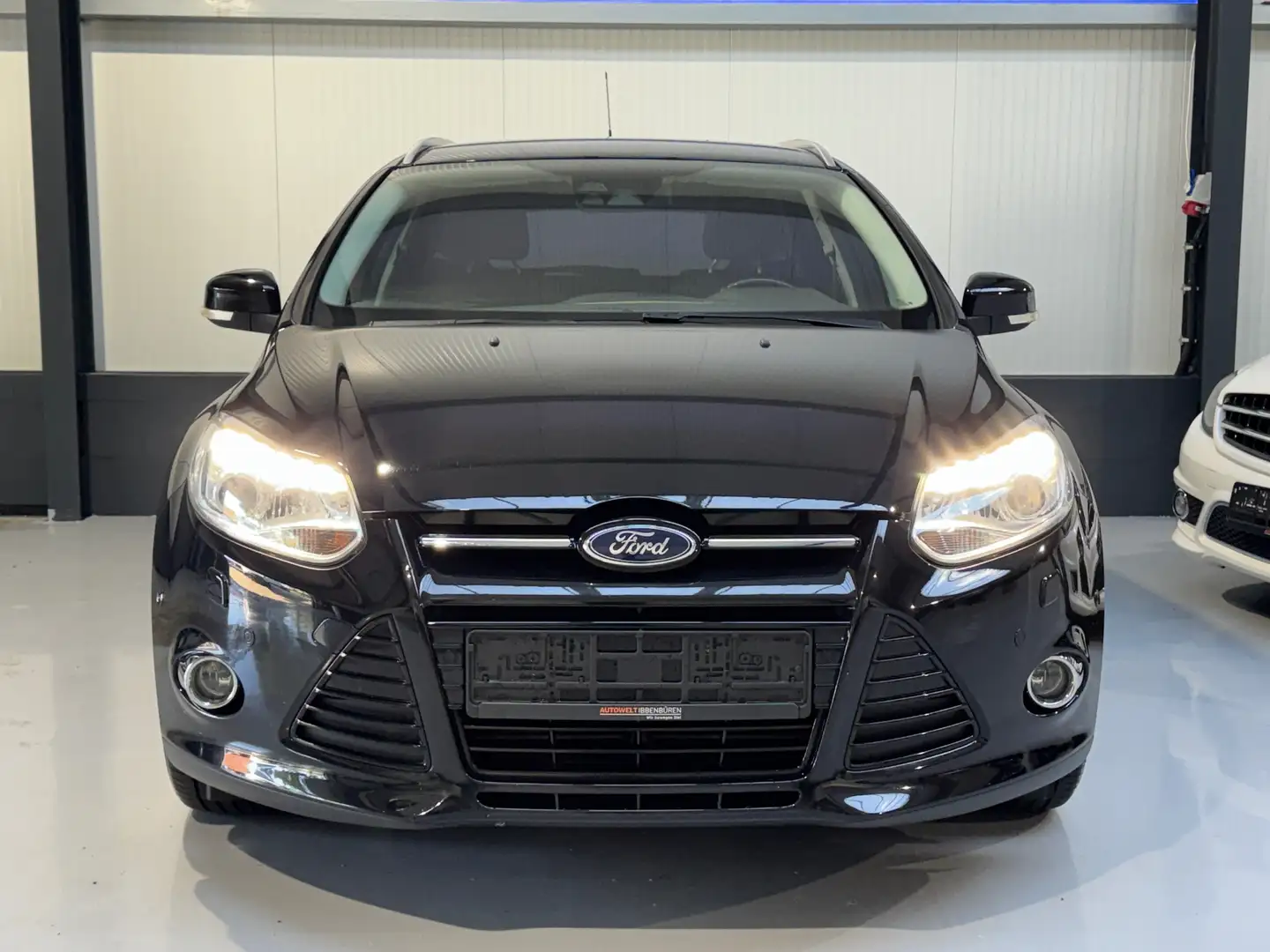 Ford Focus 1.6 Titanium XENON AHK TEMPOMAT MFL KLIMAAUT SHZ Schwarz - 2