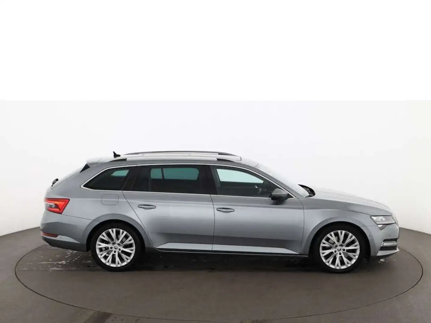 Skoda Superb Combi 2.0 TDI Style Aut MATRIX STANDHZG Grau - 2