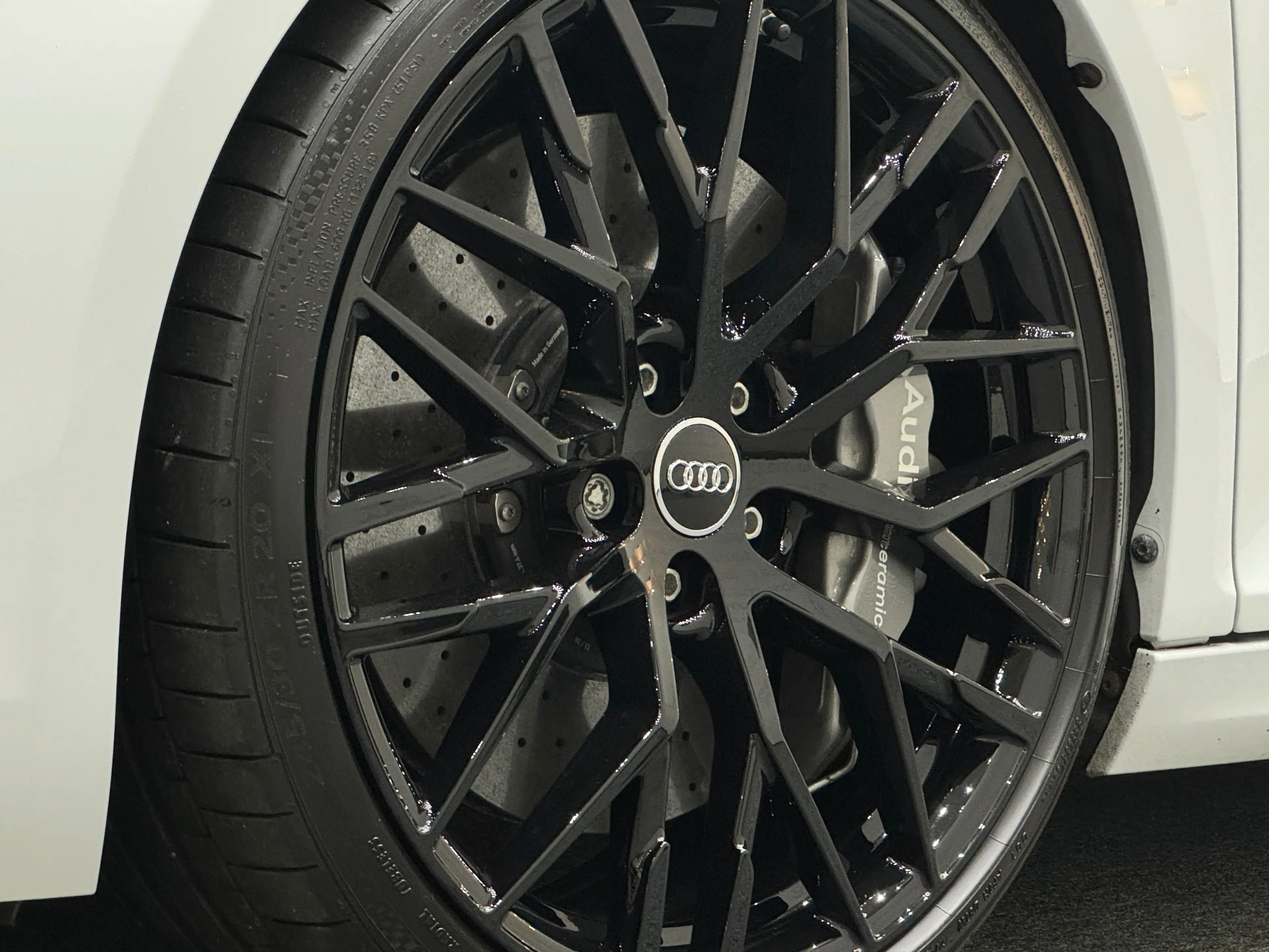 Audi R8 5.2 FSI quattro — photo 10
