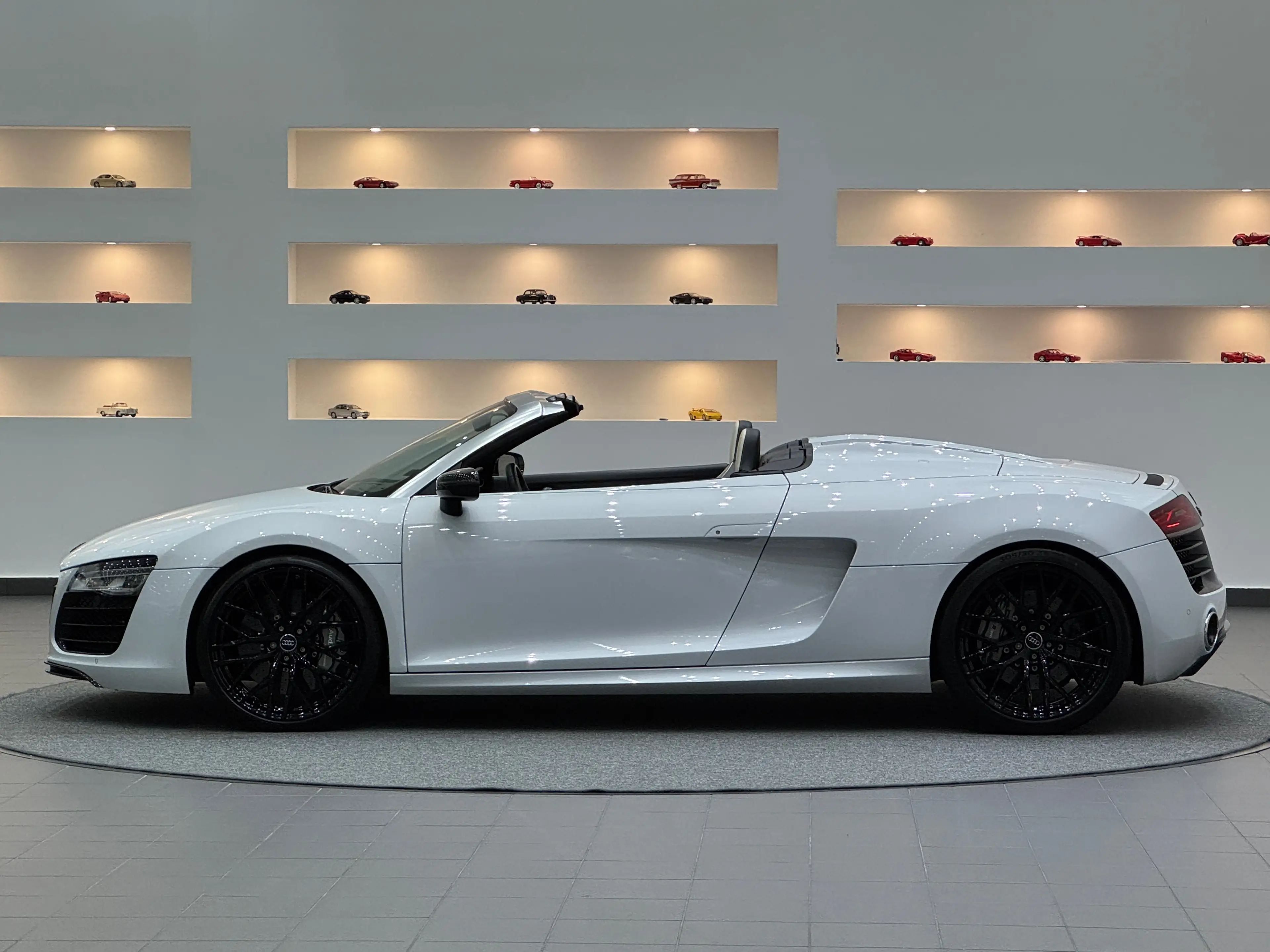 Audi R8 5.2 FSI quattro — photo 2