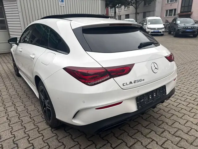 Mercedes-Benz 250 view 4