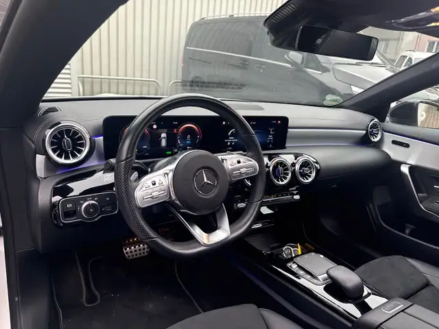 Mercedes-Benz 250 view 5
