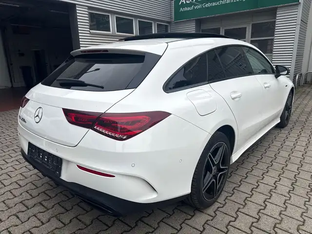 Mercedes-Benz 250 view 3