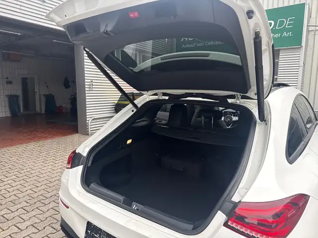 Mercedes-Benz 250 view 9