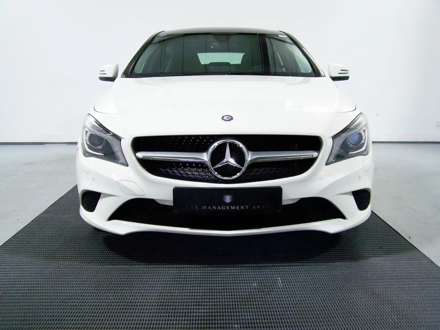 Mercedes-Benz CLA 200 Urban AUTOM NAV+PANO+KAM Weiß - 2