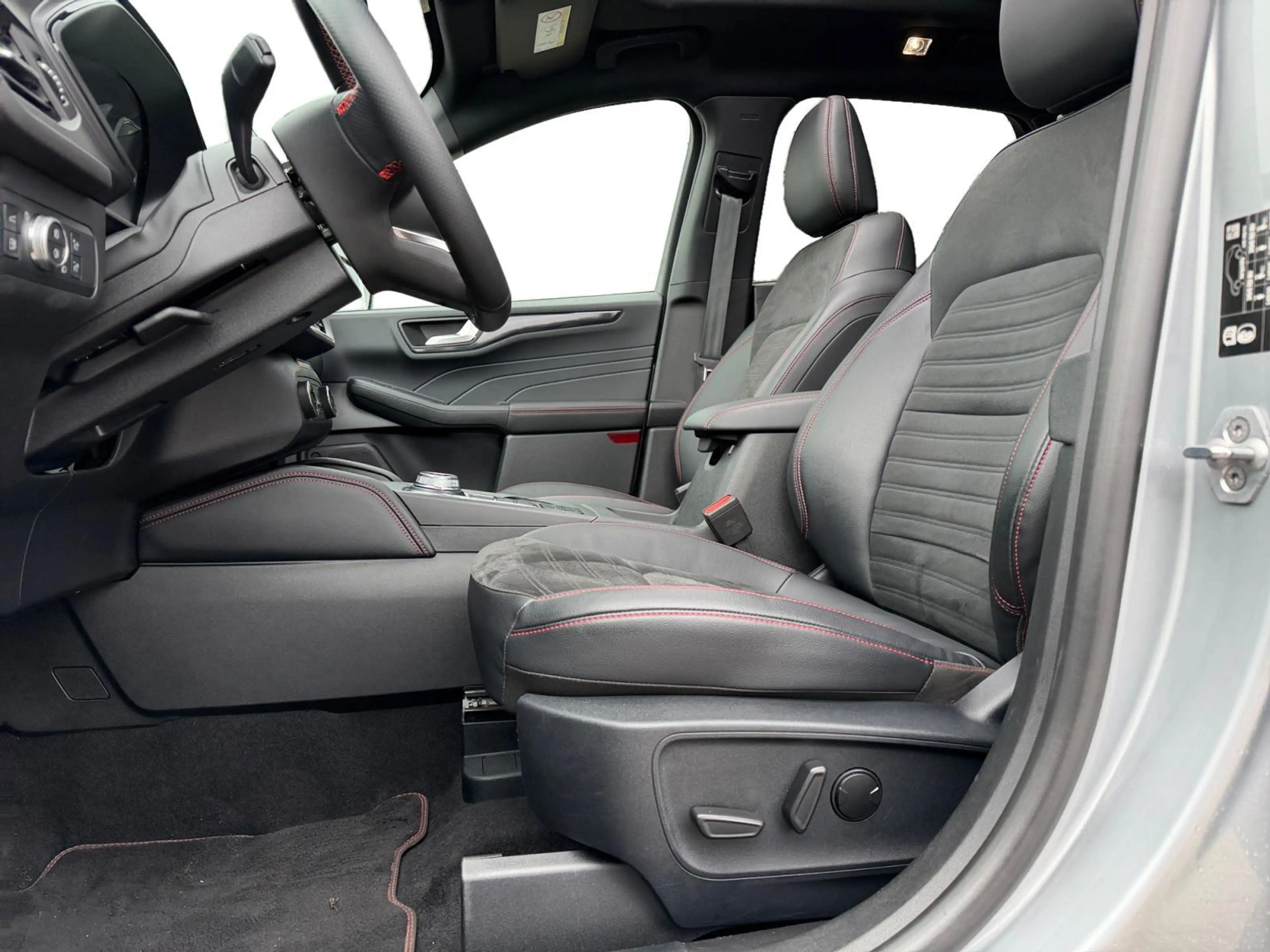 Ford Kuga ST-Line X 2.5 Plug-in Hybrid 225pk — photo 3