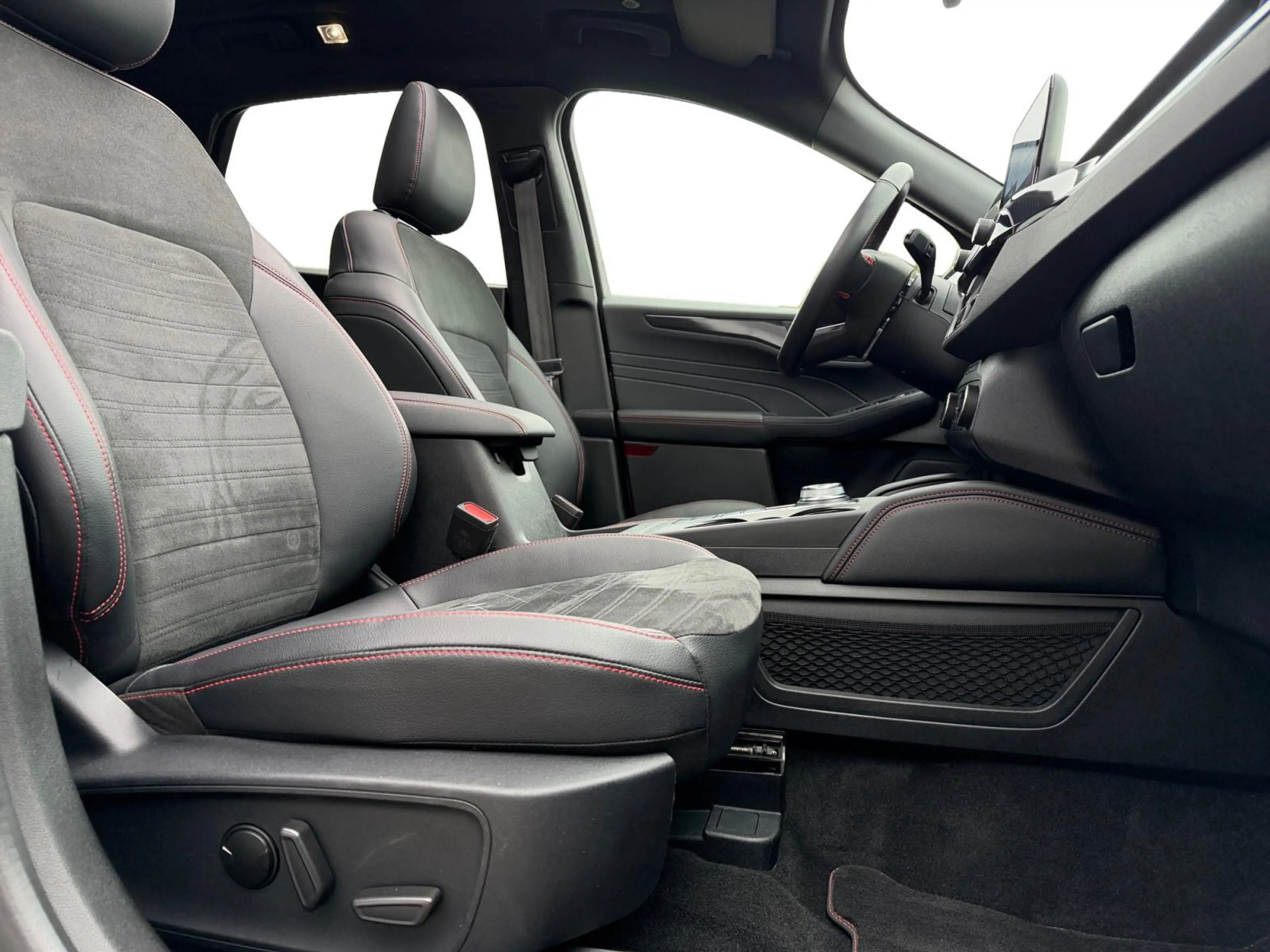 Ford Kuga ST-Line X 2.5 Plug-in Hybrid 225pk — photo 11