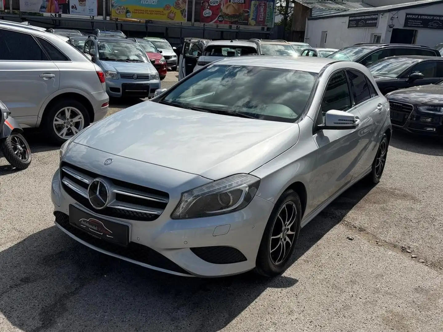Mercedes-Benz A 180 122PS Neues Pickerl Teil-Leder Xenon ParkAssistent Silber - 1