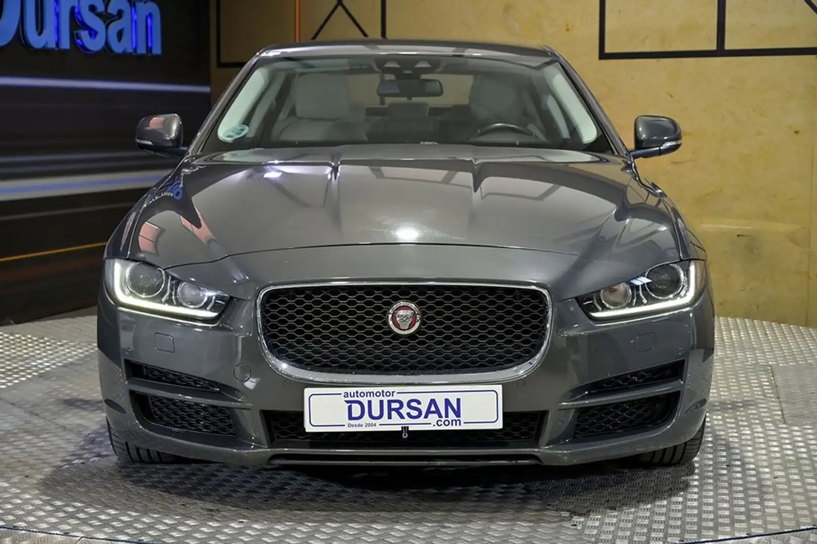 Jaguar XE 2.0 AJ200D Diesel RWD 180cv Pure Gris - 1