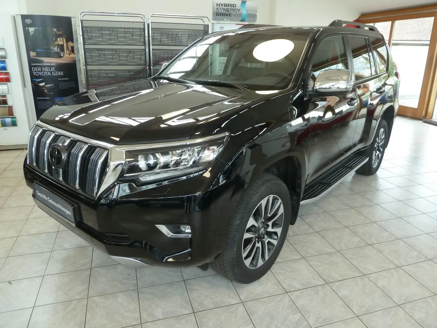 Toyota Land Cruiser Executive *AHK/Schiebedach/8-fach* Zwart - 2