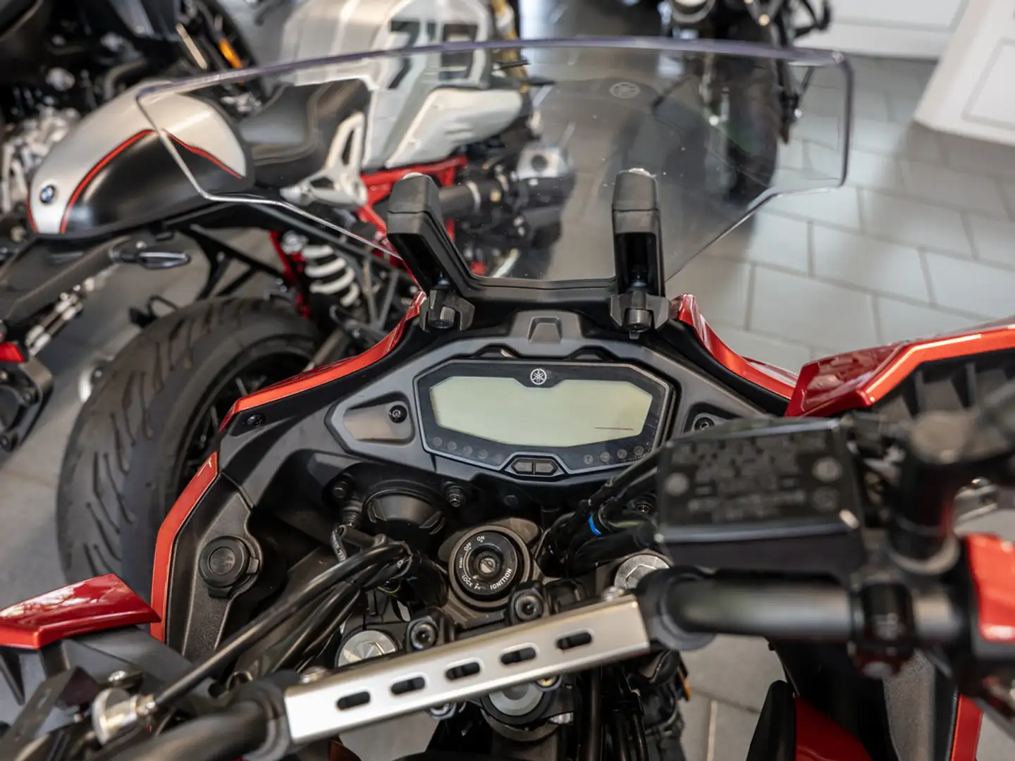 Yamaha MT-07 Tracer Roşu - 2