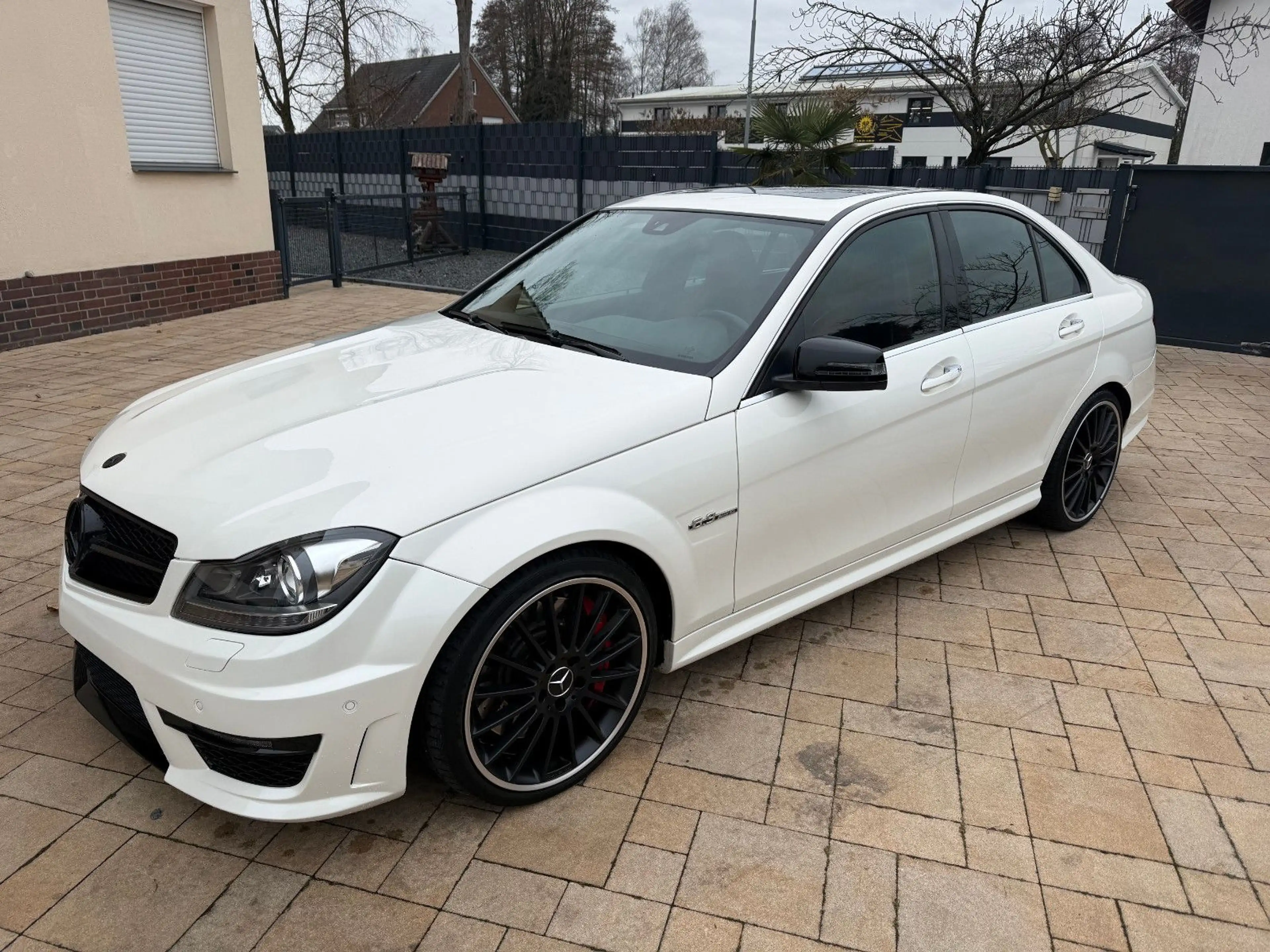 Mercedes-Benz C 63 AMG +Leder+Navi+SSD+H&K+Rückf.+Klappen+ — photo 2