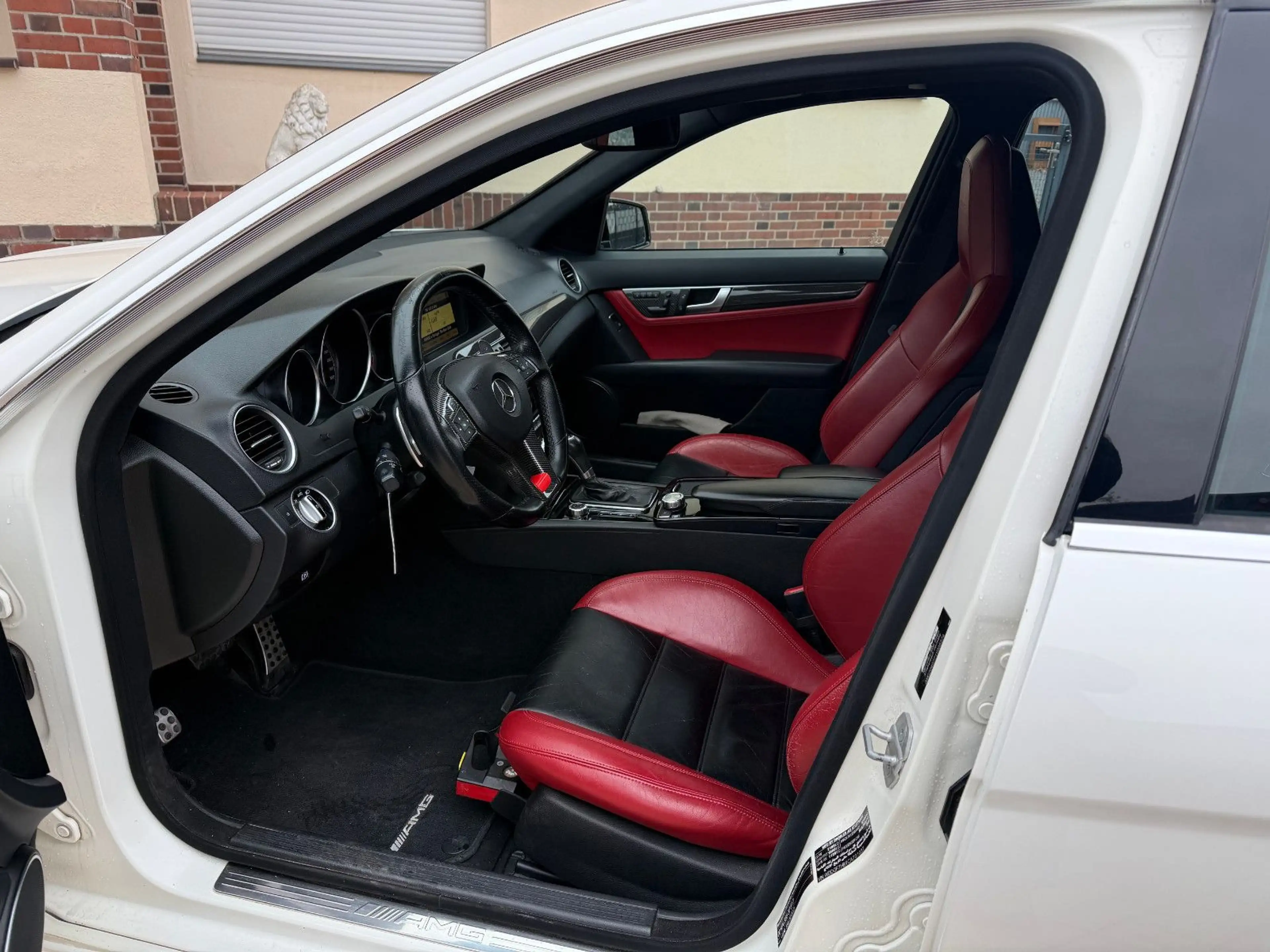 Mercedes-Benz C 63 AMG +Leder+Navi+SSD+H&K+Rückf.+Klappen+ — photo 8