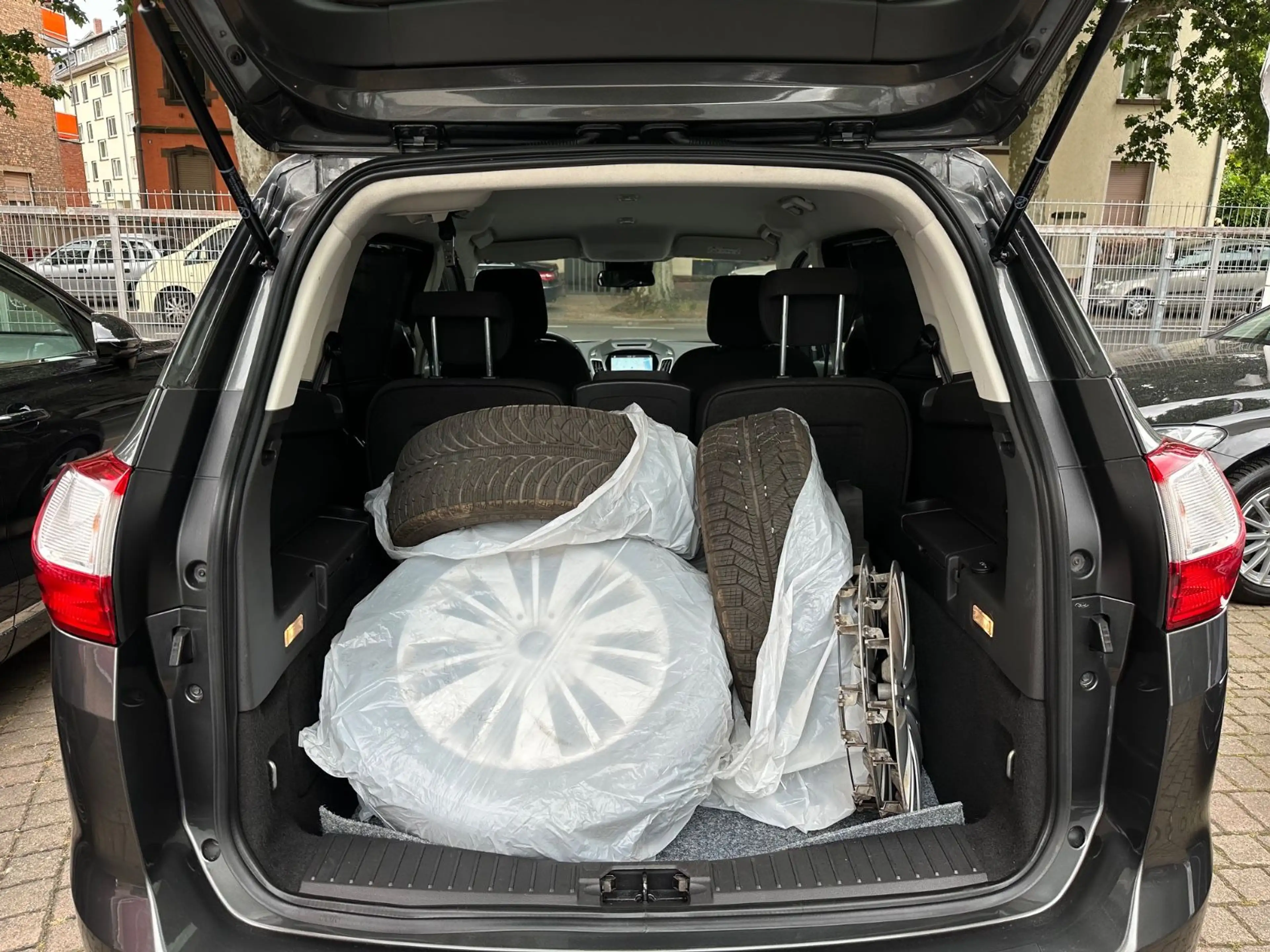 Ford Grand C-Max Grand C-MAX Cool & Connect 1.Hand ! Scheckheft — photo 6
