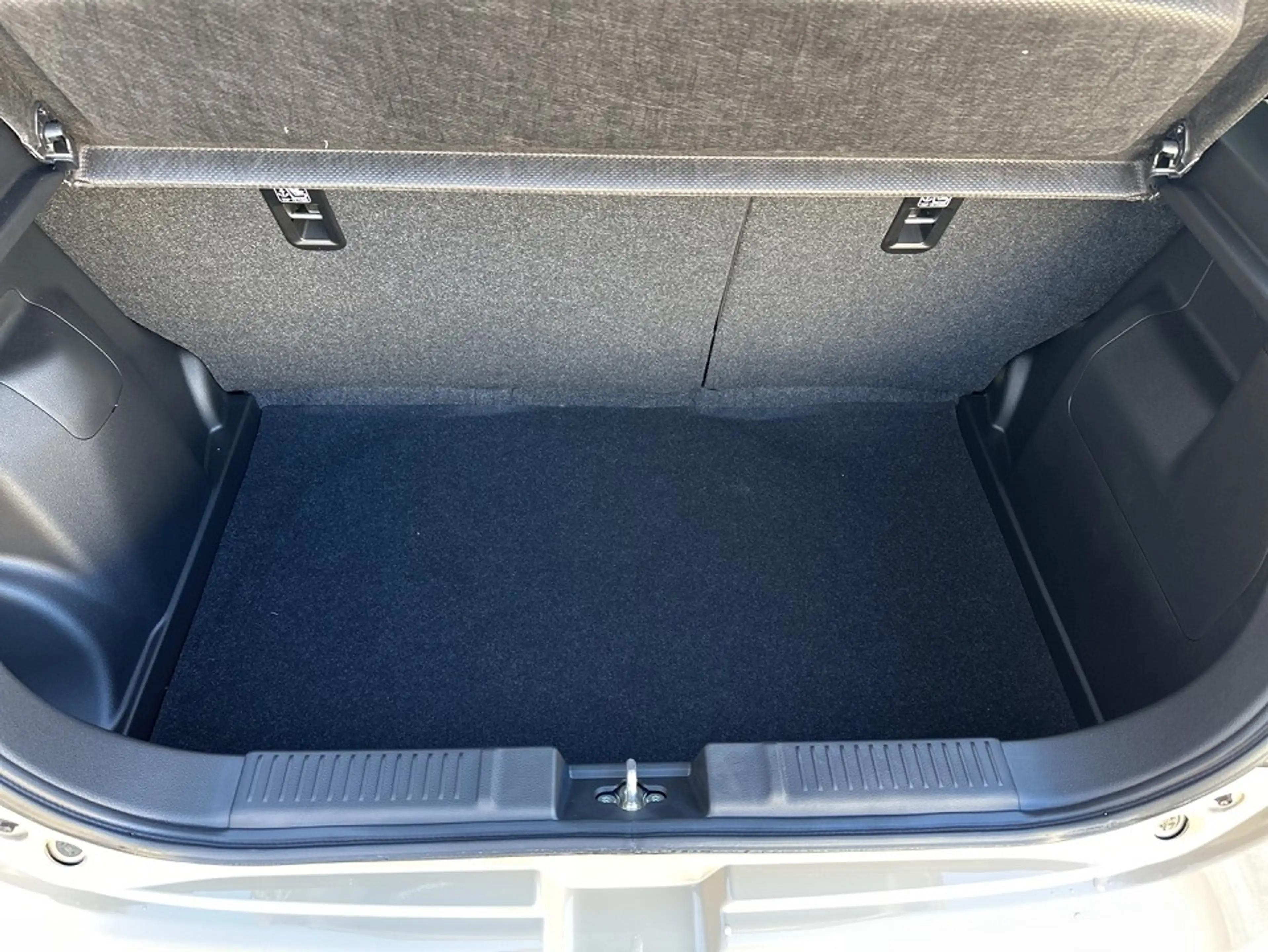 Suzuki Swift 1,2 HYBRID MT COMFORT — photo 6