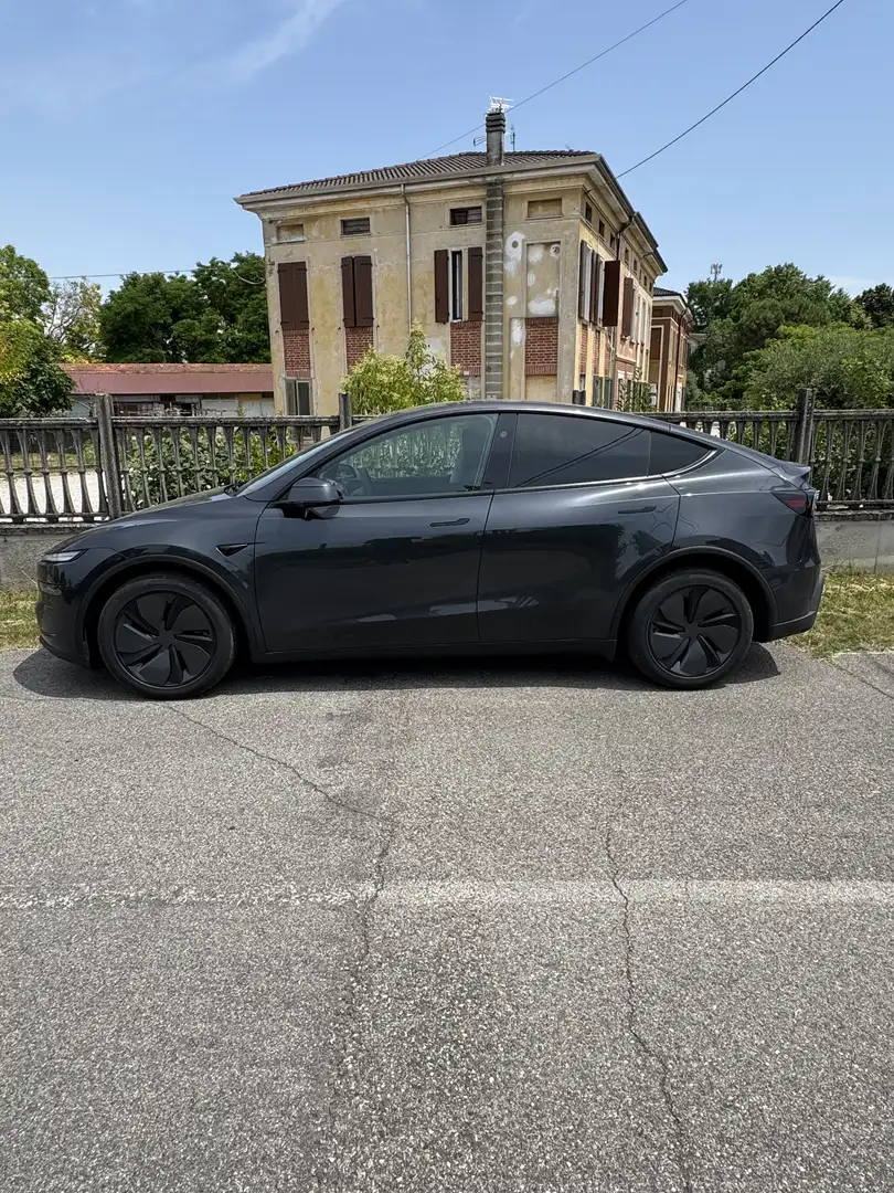 Tesla Model Y Long Range awd - 2