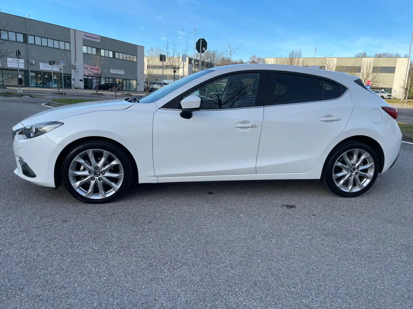 Mazda 3 Mazda3 2.2 Skyactiv-D Exceed Biały - 2