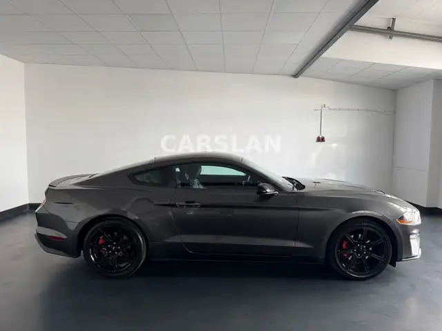 Ford Mustang view 8