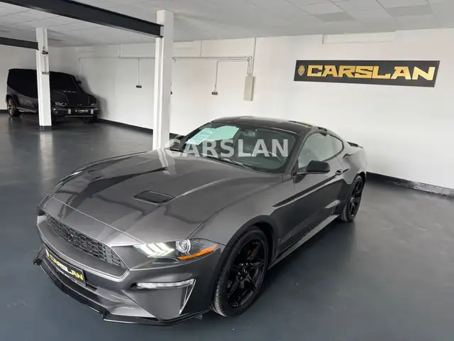 Ford Mustang view 4