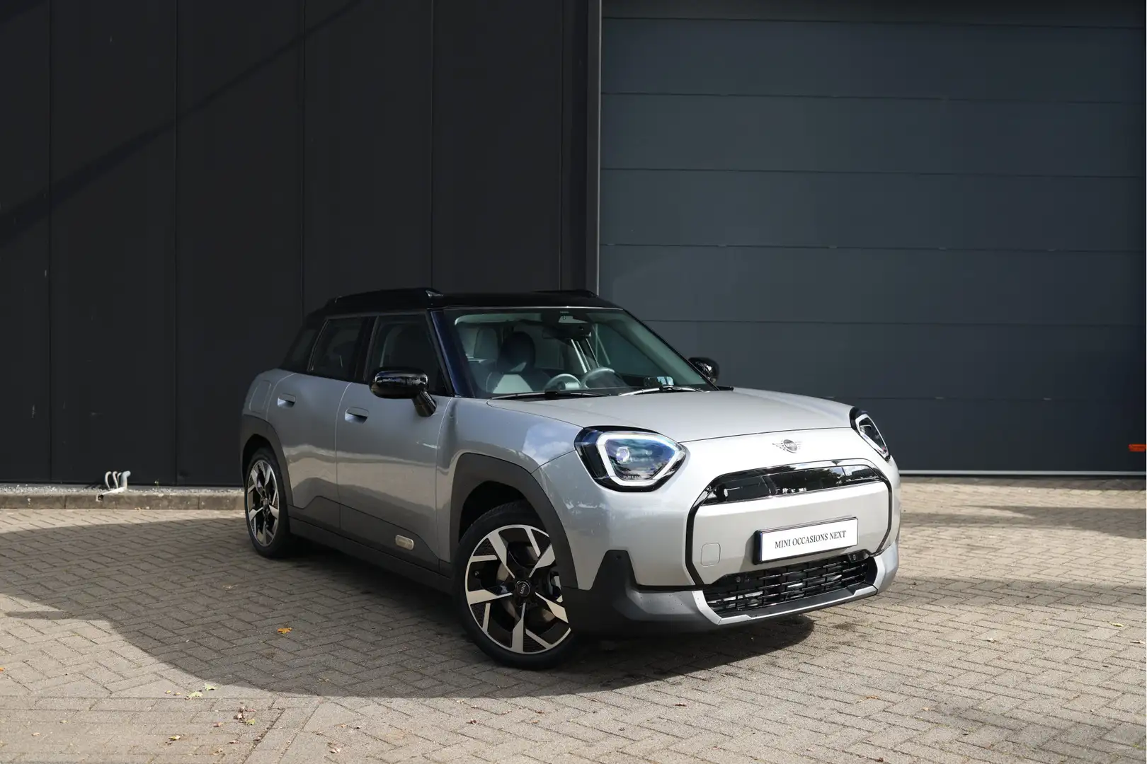 MINI Aceman E | Classic | S Pakket |  43 kWh | Head Up | Comfo Grijs - 2