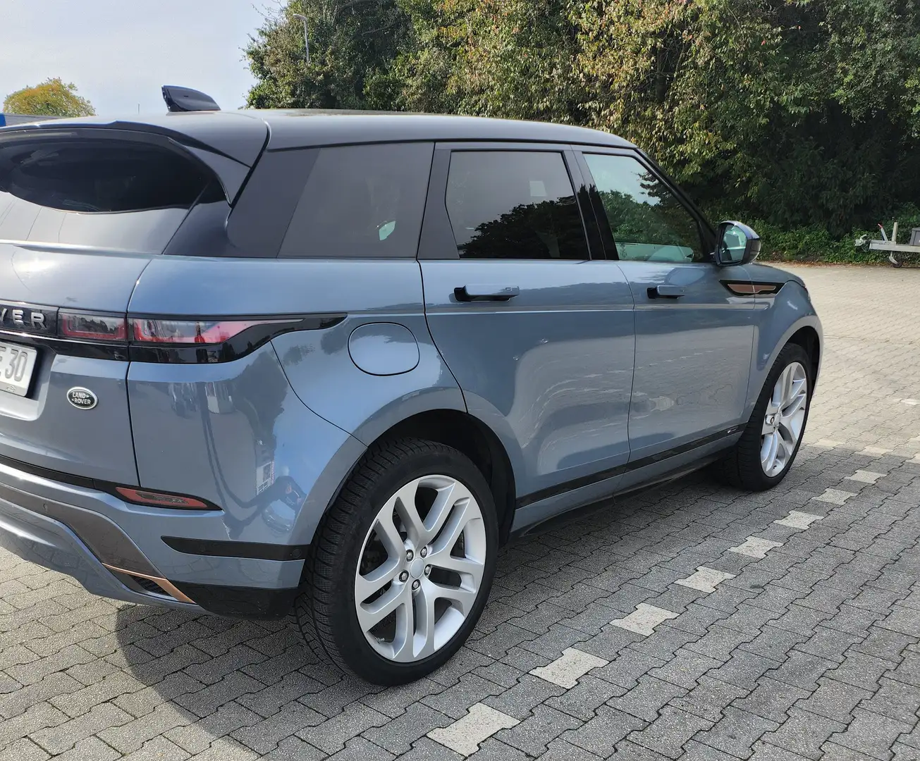 Land Rover Range Rover Evoque First Edition D180 R.Dynamic Pano 21 Zoll AHK,HUD Grau - 1