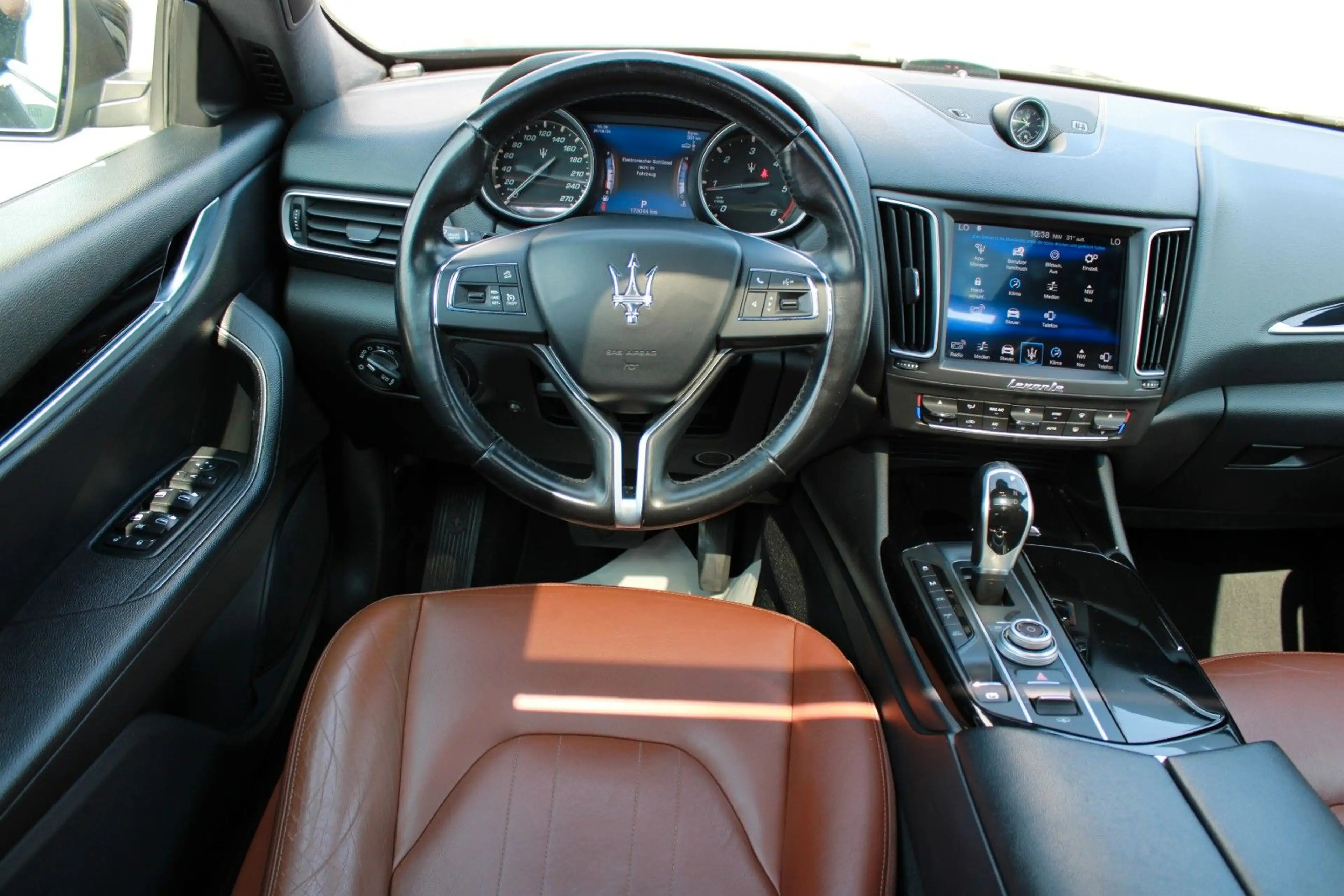 Maserati Levante Diesel LED LEDER Navi PANO KEYLESS — photo 14