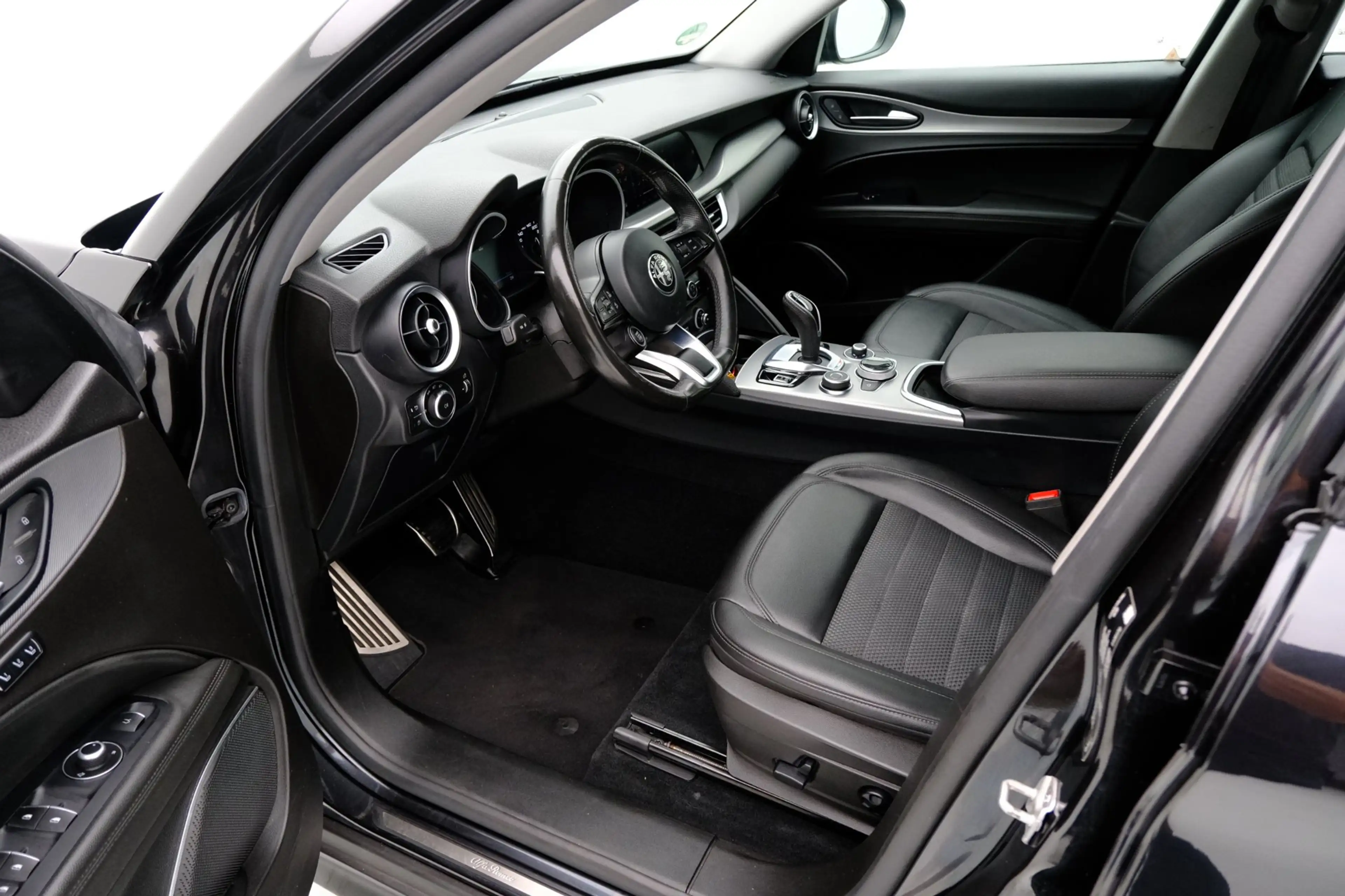 Alfa Romeo Stelvio 2.2d B-Tech Aut. Half leder|Navi|Clima|Carplay|DAB — photo 2