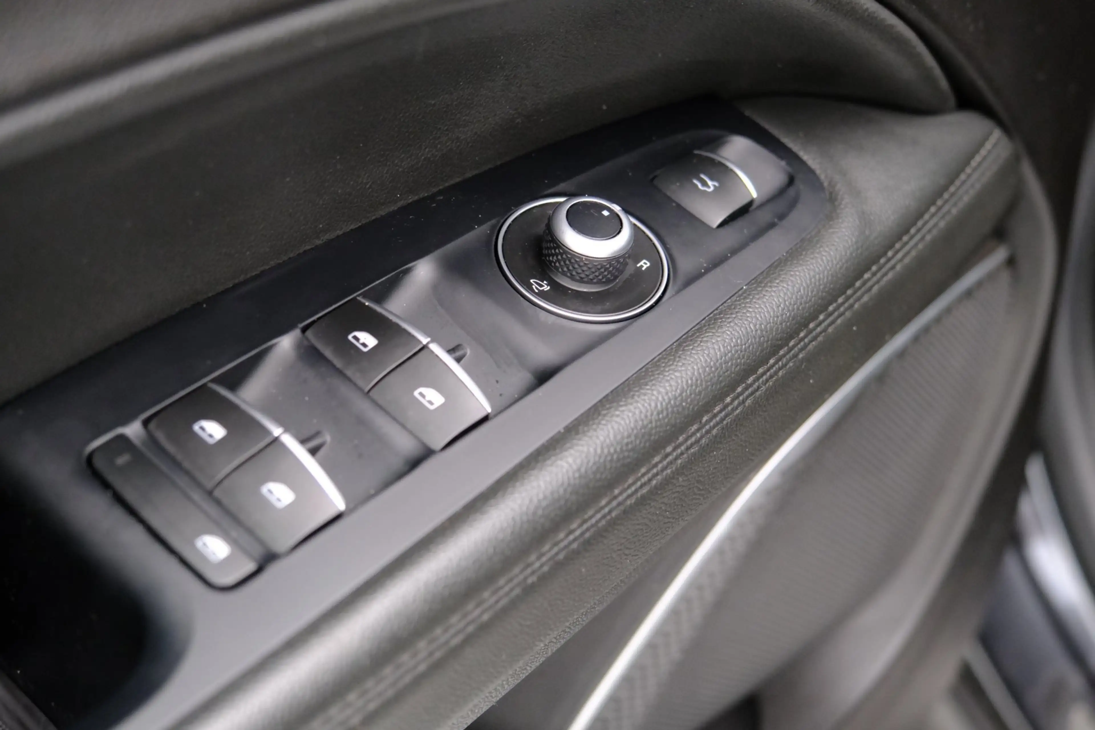 Alfa Romeo Stelvio 2.2d B-Tech Aut. Half leder|Navi|Clima|Carplay|DAB — photo 21