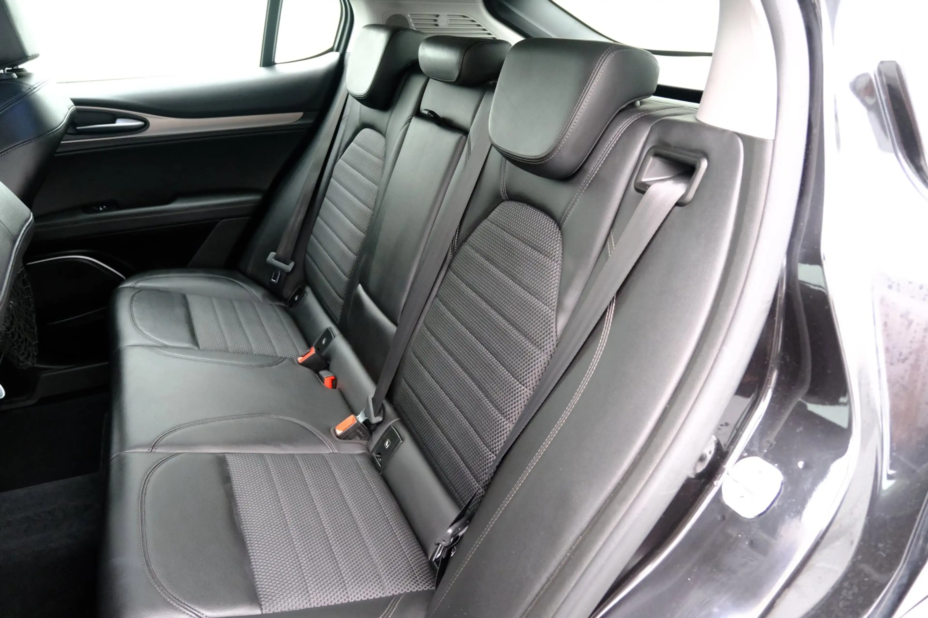 Alfa Romeo Stelvio 2.2d B-Tech Aut. Half leder|Navi|Clima|Carplay|DAB — photo 33