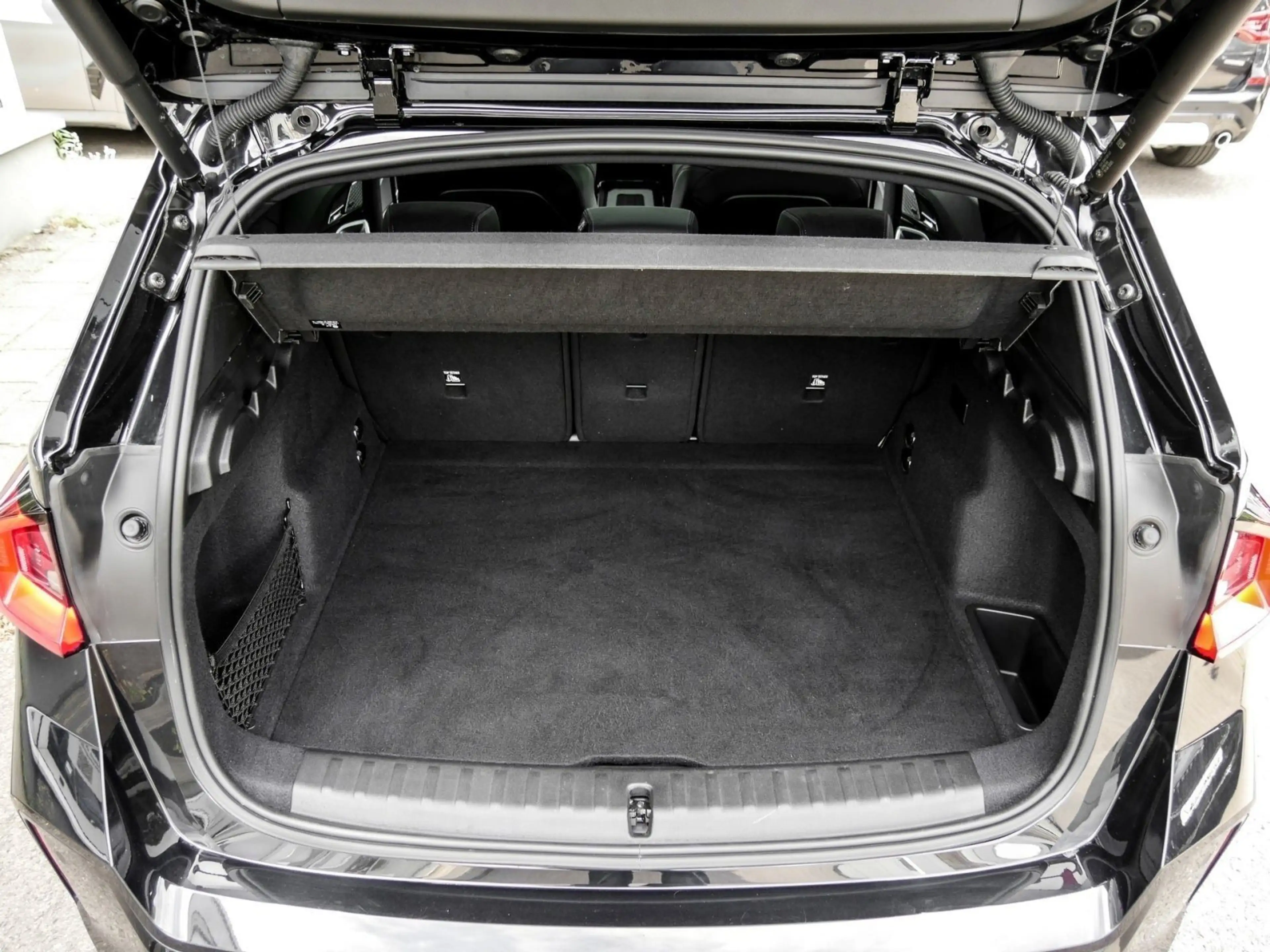 BMW iX1 xDrive30 M SPORT+PANO+H/K+HuD+DA PROF+360° — photo 17