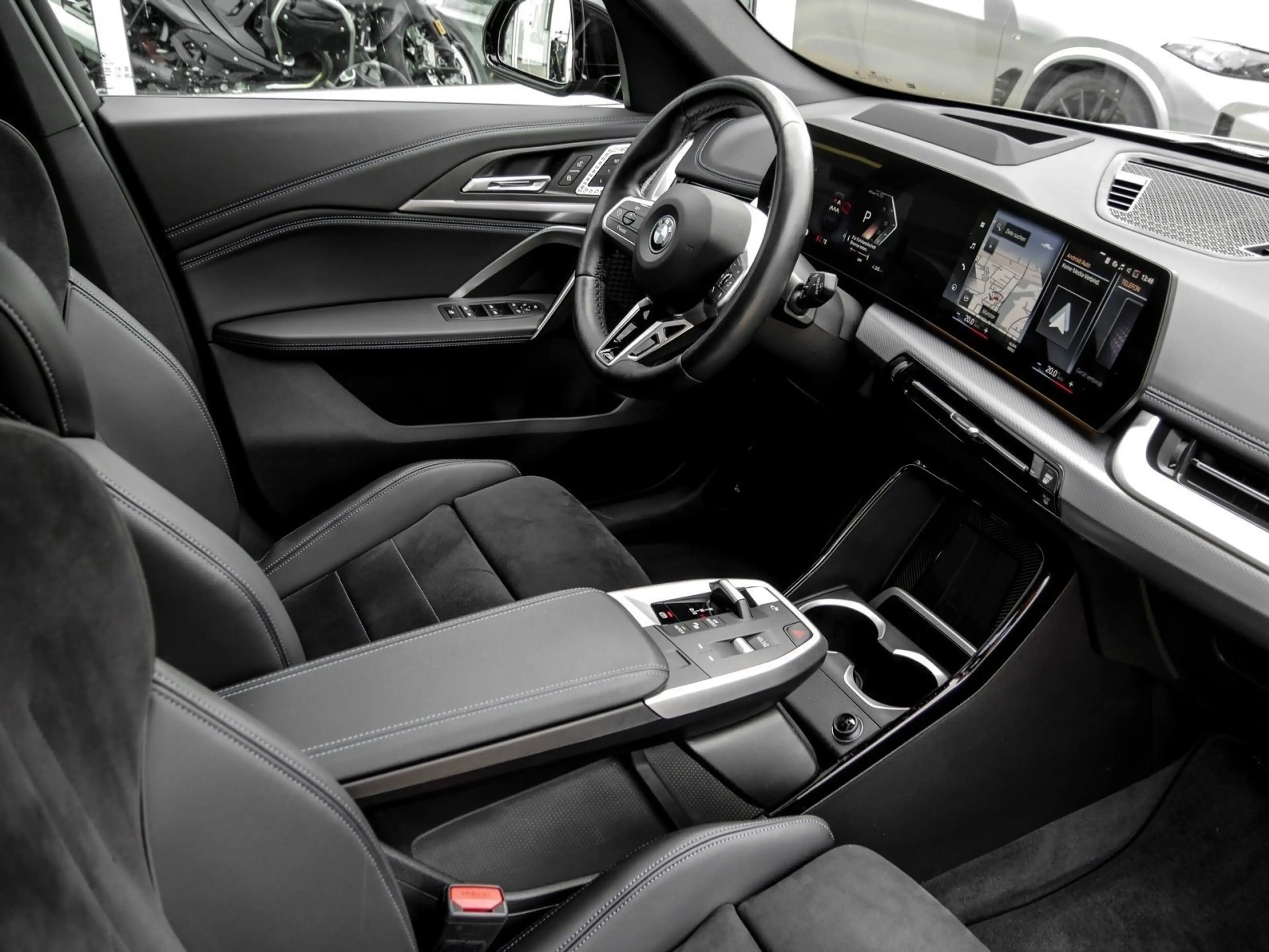 BMW iX1 xDrive30 M SPORT+PANO+H/K+HuD+DA PROF+360° — photo 3